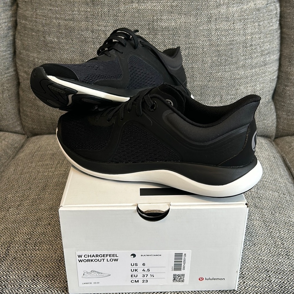 Lululemon black tennis shoe. NWT